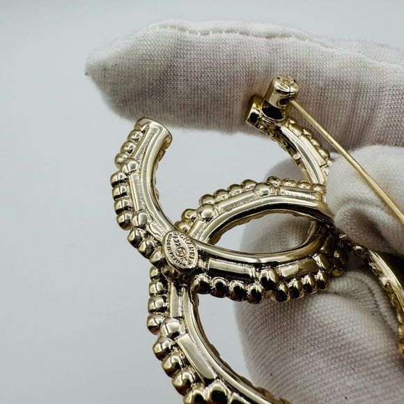 Chanel Iced Out Mother Pearl Brooch - Picture 6 of 6